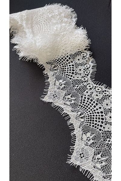 Ozpas White Lace Ribbon - Bearded and Curved, 9 Cm X 3 Mt