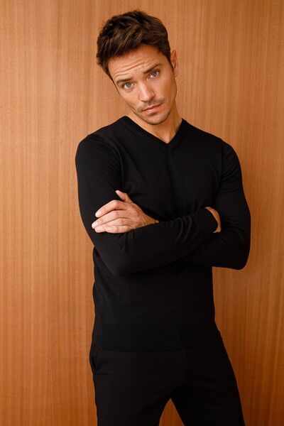 Desen Triko Ανδρικό Μπασίκ V Λαιμόκοψη Λεπτό Τρίχο Πουλόβερ Μαύρο