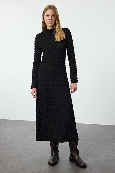 Trendyol Collection Flexibilní černé maxi pletené šaty A-Line – stojáček, pevná textura TWOAW25EL00197