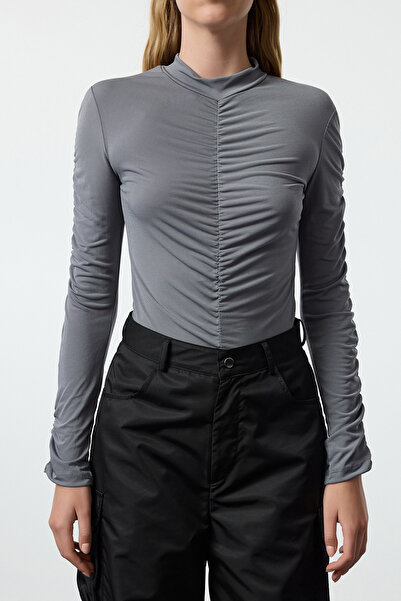 Trendyol Collection Flexibilní tmavě šedé tenké tělo – shromážděte podrobné, zacvakávací uzávěr TWOAW20BD0052