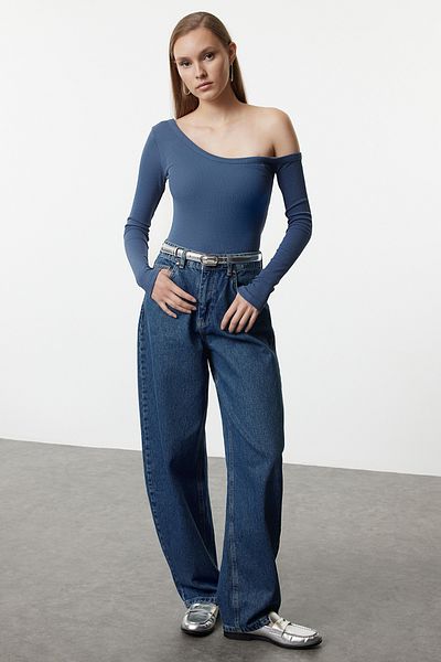 Trendyol Collection Off Shoulder Stretchy Βαμβακερή μπλούζα με κορδόνι - Indigo TWOAW23BZ00475