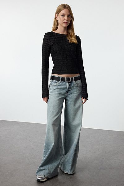 Trendyol Collection Ευέλικτη πλεκτή μαύρη μπλούζα - Εφαρμόζεται με λεπτομέρεια από τούλι TWOAW25BZ00207