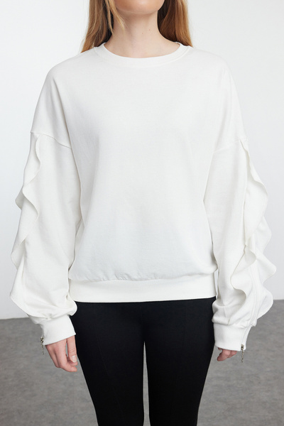 Edit by Trendyol Pohodlná pletená mikina Ecru střihu s volánovým rukávem, TEDAW25SW00014