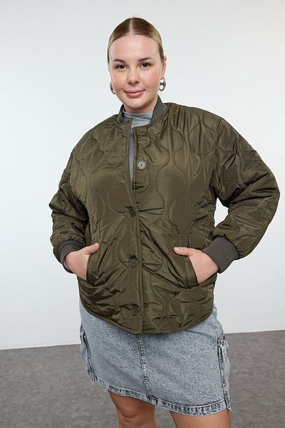 Trendyol Curve Grüne gemusterte gesteppte Bomberjacke - Loose Fit TBBAW25AW00003