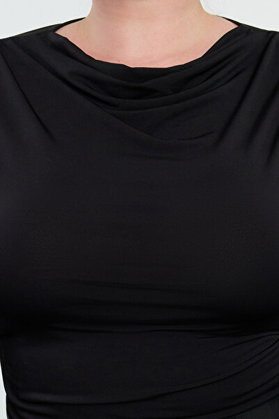 Trendyol Curve Nagy méretű fekete kötött test - Állógallér és részletezett TBBAW25CS00001