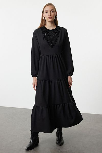 Trendyol Modest Tkané šaty - Detail výšivky Black Stone TCTAW25EB00096
