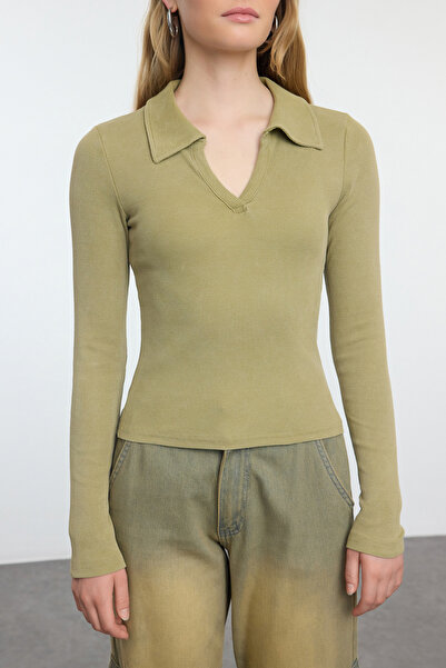 Trendyol Collection Elastyczna prążkowana bluzka polo w kolorze khaki z dzianiny - dopasowana do ciała, TWOAW25BZ00164