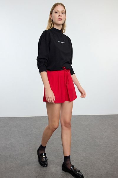 Trendyol Collection Gewebte Burgunder-Shorts – Oberteil-Detail, TWOAW25SR00036