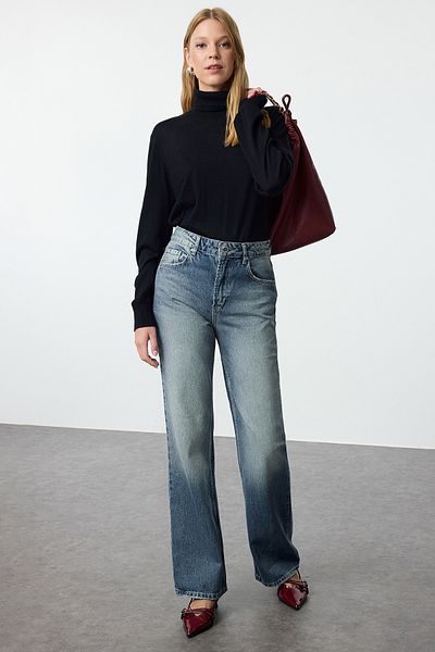 Trendyol Collection Hellblaue Vintage-Jeans mit breitem Bein und hoher Taille – blasser Effekt, TWOAW25JE00173