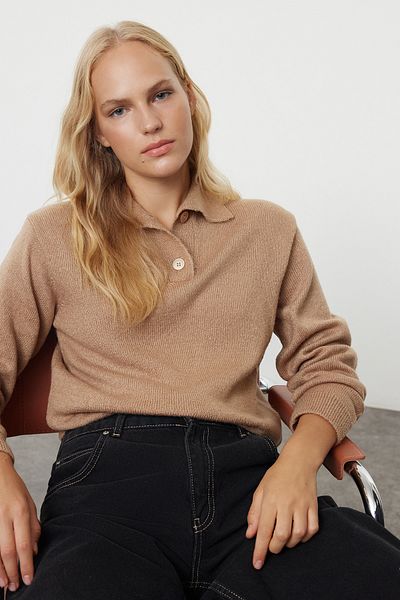 Trendyol Collection Mink More Sustainable - Pulover din tricotaje moi, guler polo, croială largă TWOAW25KZ00308