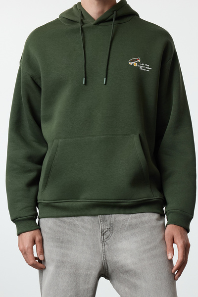 Trendyol Collection Хакі світшот оверсайз широкий з вишивкою на флісі з капюшоном зсередини TMNAW25SW00016