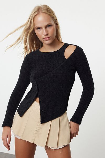 Trendyol Collection Pulover crop din tricotaje negre - Detaliu cu nasturi laterali, pene TWOAW25KZ00197