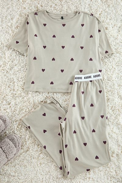 Trendyol Collection Mintfarbenes, herzförmiges, elastisches, detailliertes, geripptes Pyjama-Set mit Slogan THMSS24PT00404