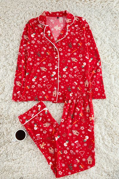 Trendyol Collection Sada pleteného pyžama Red Soft Feel s vánoční tématikou Thmaw24Pt00051