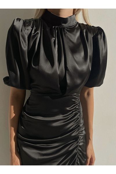 Afiş Butik Rochie drapată cu mânecă scurtă din satin negru