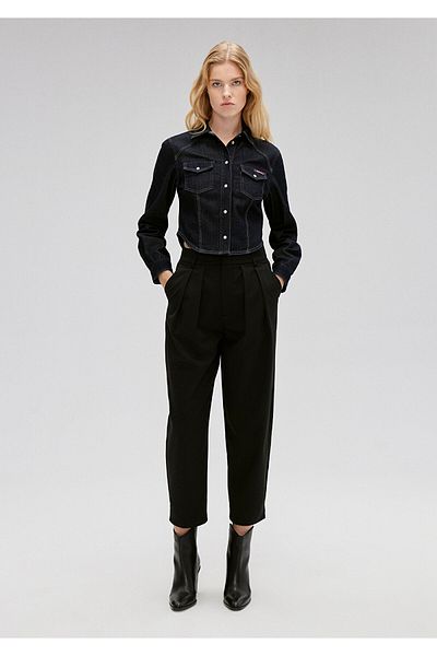Mavi Pantaloni morcovi negri plisați 1010619-900