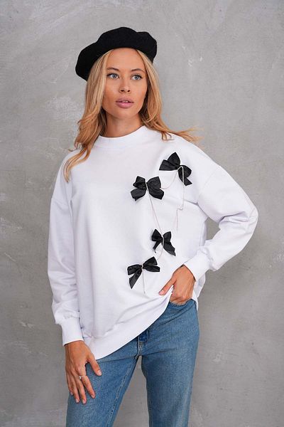 Pulli Collection Бял суичър - с дизайнерска панделка и изработка от камък