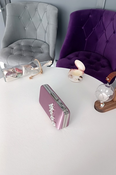 LA CALZATURE Geanta de dama din satin de prune cu accesorii Star Stone