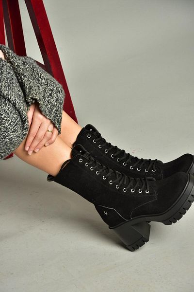 Fox Shoes T 973559002 Černé semišové dámské kozačky - silný podpatek