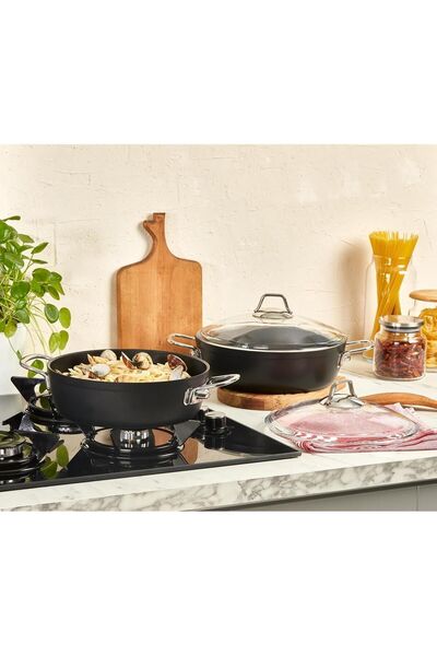 Amboss Dark Flat Pot with Glass Lid Fireproof Non-Stick Titanium Coating - 26 Cm