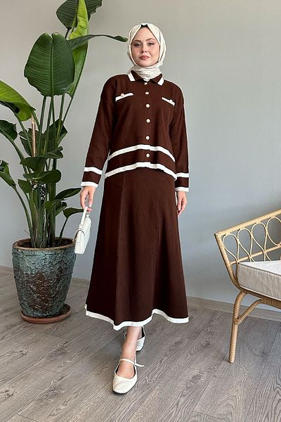 InStyle Souprava hořkohnědého úpletu - proužek na špičce sukně a cardigan