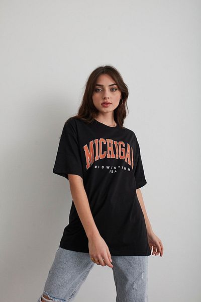Mad&Calf Γυναικείο μπλουζάκι Oversize με στάμπα Michigan σε μαύρο χρώμα
