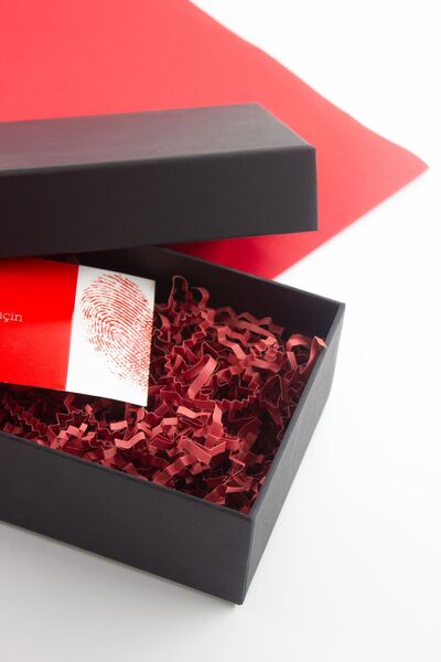 carton box Karton Kutu Yılbaşı Kırmızı Kırpıntılı Siyah Kutu Yılbaşı Sevgililer Günü Hediyesi