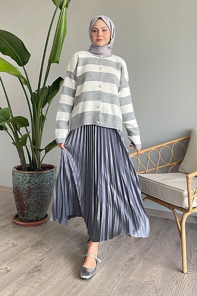 InStyle Grauer Strickcardigan - mit goldenen Knöpfen und Streifen