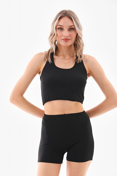 segiza Badi-Bikini mit schwarzen Shorts