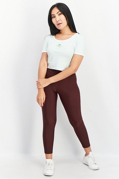Adidas Originals بلوزة رياضية نسائية مطرزة بأكمام قصيرة ورقبة دائرية، باللون الأخضر