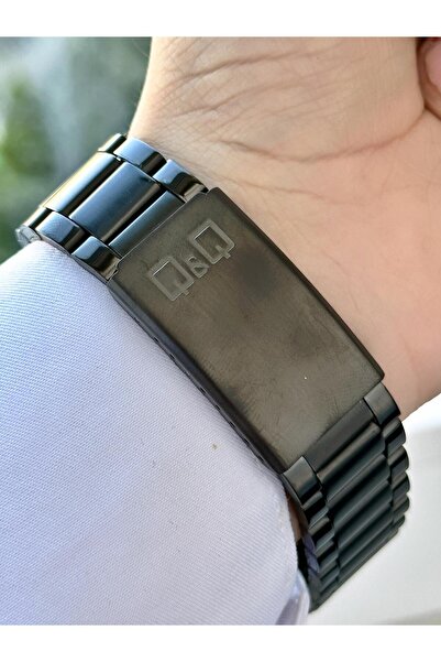 Q&Q Men's Black Tachometer Frame Date and Day Display Sports Analog Watch