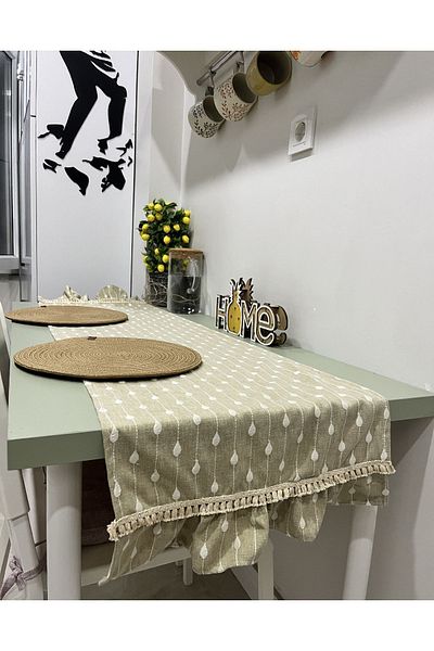 DECO Μπεζ Χρώμα Κέντημα και Λεπτομέρεια Ρίγας με βολάν σε στυλ Pinterest Runner