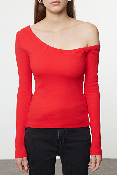 Trendyol Collection Rote dehnbare Bluse aus Cord-Baumwolle - schulterfrei, tailliert TWOAW23BZ00475