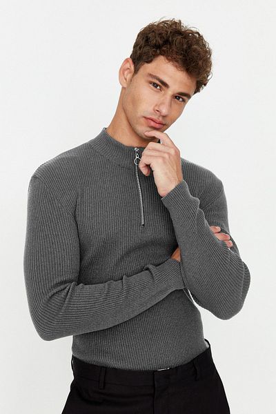 Trendyol Collection Geräucherter, halbgeräucherter Strickpullover aus Baumwolle mit Rollkragen TMNAW20KZ1034