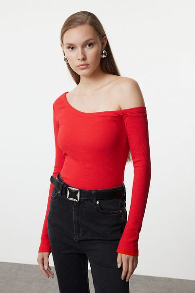 Trendyol Collection Червена еластична памучна блуза с въже - с отворени рамене, вталена TWOAW23BZ00475