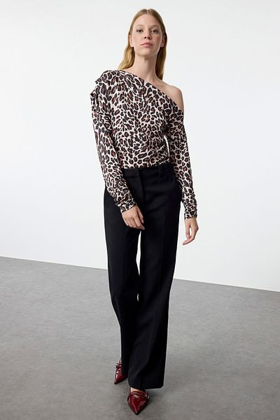 Trendyol Collection leoparD Print Stretch knitteD Blouse - Flowing Collar, Multicolor TWOAW21BZ1383