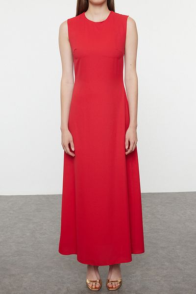 Trendyol Modest Rotes, gewebtes Abendkleid mit Blumenapplikation und Umhang TCTAW25DB00008