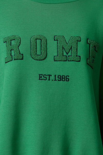 Trendyol Collection Πλεκτό φούτερ με πράσινο κεντημένο μεγάλο μέγεθος - TWOAW25sw00032