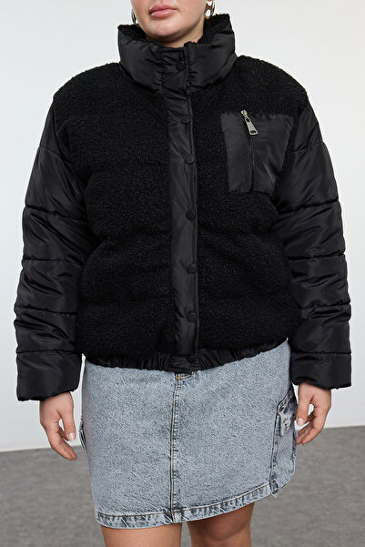 Trendyol Curve Μαύρο μπουφάν με λεπτομέρεια τσέπης - κανονική εφαρμογή TBBAW25AW00012