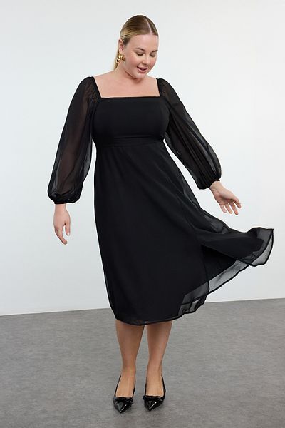 Trendyol Curve Szögletes nyakú fekete sifon Midi ruha - hasított, nagy méretű TBBAW23AH00107