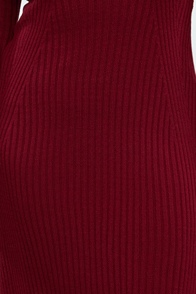 Trendyol Curve Midi šaty z červeného úpletu se šňůrou - TBBAW25AH00004