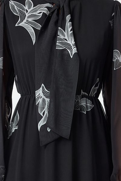 Edit by Trendyol Rochie neagră din șifon, cu flori, cu detaliu cu pliuri - TEDAW25EL00009