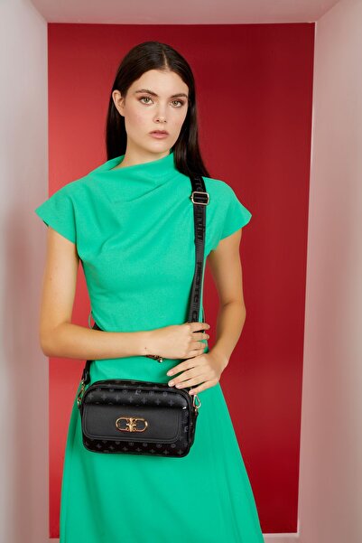 Pierre Cardin حقيبة كتف نسائية سوداء اللون 05PO23K1750