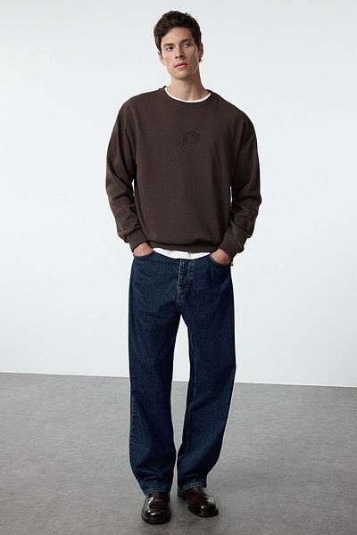 Trendyol Collection Σκούρο καφέ ανάγλυφο φούτερ με στάμπα Fleece Oversize - TMNAW25SW00053