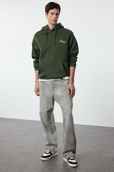 Trendyol Collection Khakifarbenes, übergroßes, weit geschnittenes, besticktes Fleece-Innen-Kapuzenpullover TMNAW25SW00016