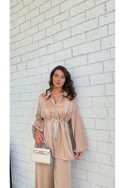 Melike Tatar 65-9061 بدلة لامعة باللون البيج