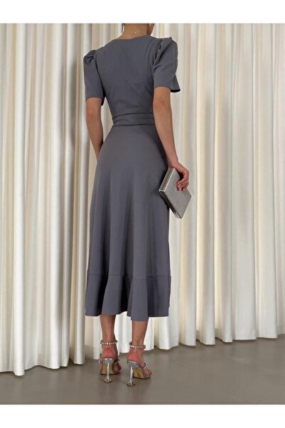 WoolnClyde Kadın Gri Kruvaze Yaka Volanlı Beli Bağlamalı Kuşaklı Kısa Kol Midi Abiye Elbise