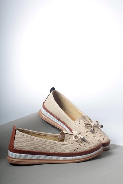 ayakkabiyolla Pantofi ocazionali ortopedici de culoare crem - Detaliu panglică