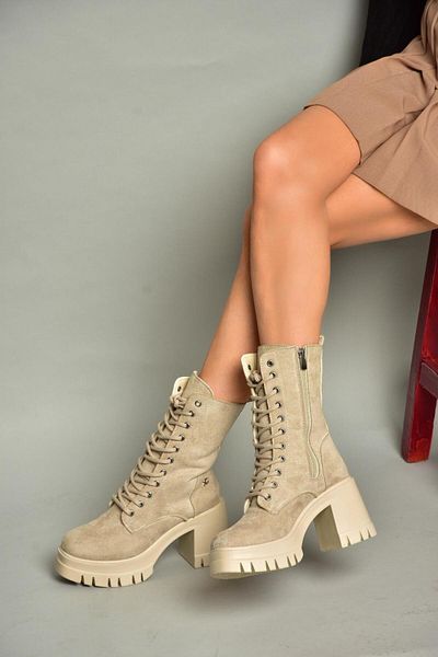 Fox Shoes T 973559002 Béžové semišové dámské kozačky - silný podpatek