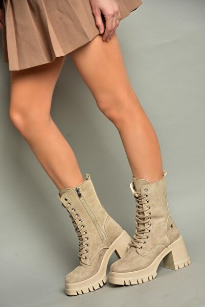 Fox Shoes T 973559002 Béžové semišové dámské kozačky - silný podpatek